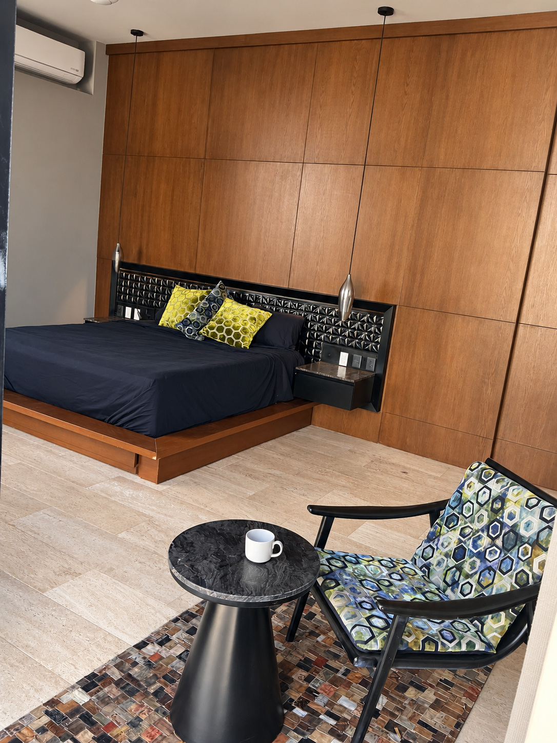Master suite · bed and sitting area