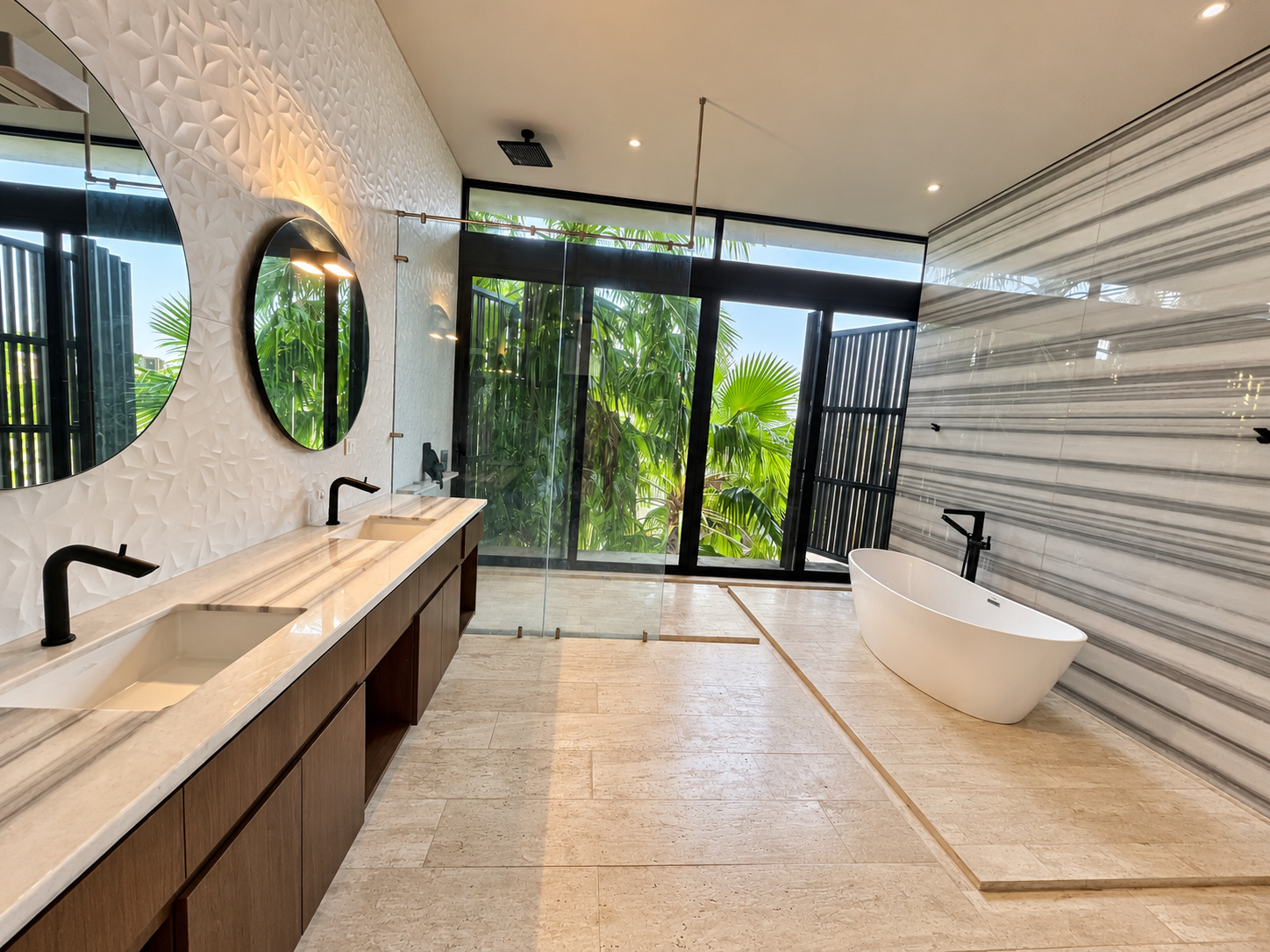 Principal bathroom · vanity, tub and shower